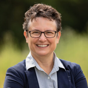 Dr. Lisa Avery headshot